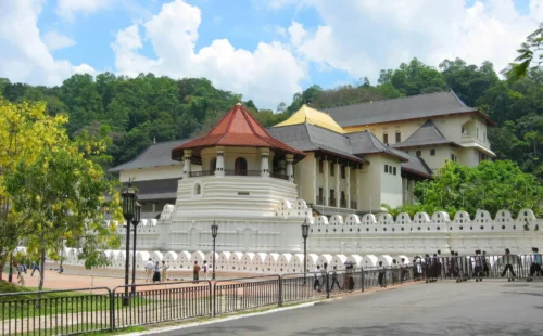 Temple of the Tooth Relic in Kandy 07