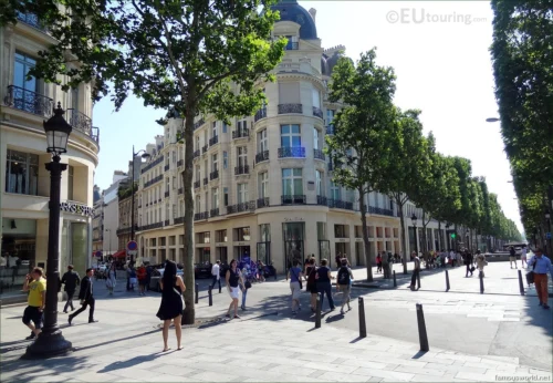 Avenue des Champs-Elysees 13