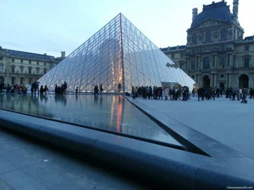Louvre Museum 02