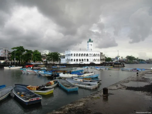 Old Friday Mosque of Moroni 12