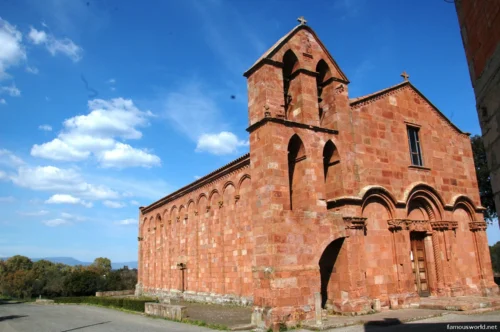 Chiesa Romanica San Pietro di Zuri 02