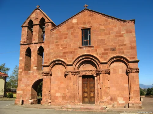 Chiesa Romanica San Pietro di Zuri 05
