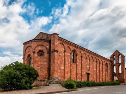 Chiesa Romanica San Pietro di Zuri 07