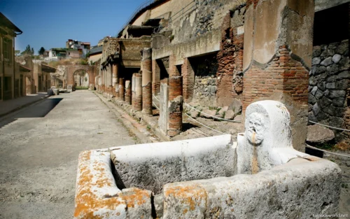 Pompeii and Herculaneum 01