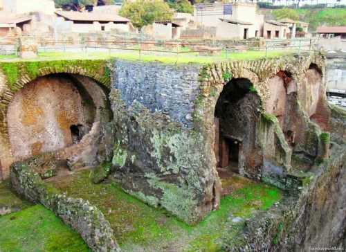 Pompeii and Herculaneum 25