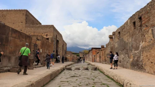 Pompeii and Herculaneum 53