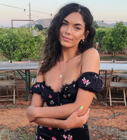 Aarika Wolf Photos 01