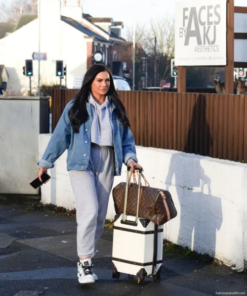 Abbie Holborn Photos 07