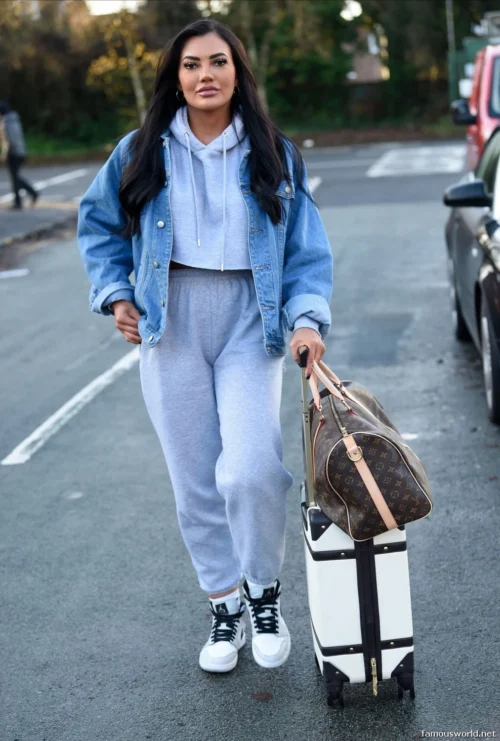 Abbie Holborn Photos 09