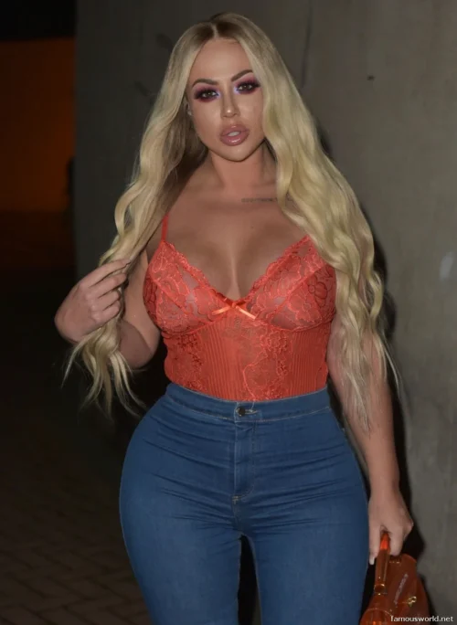 Abbie Holborn Photos 24